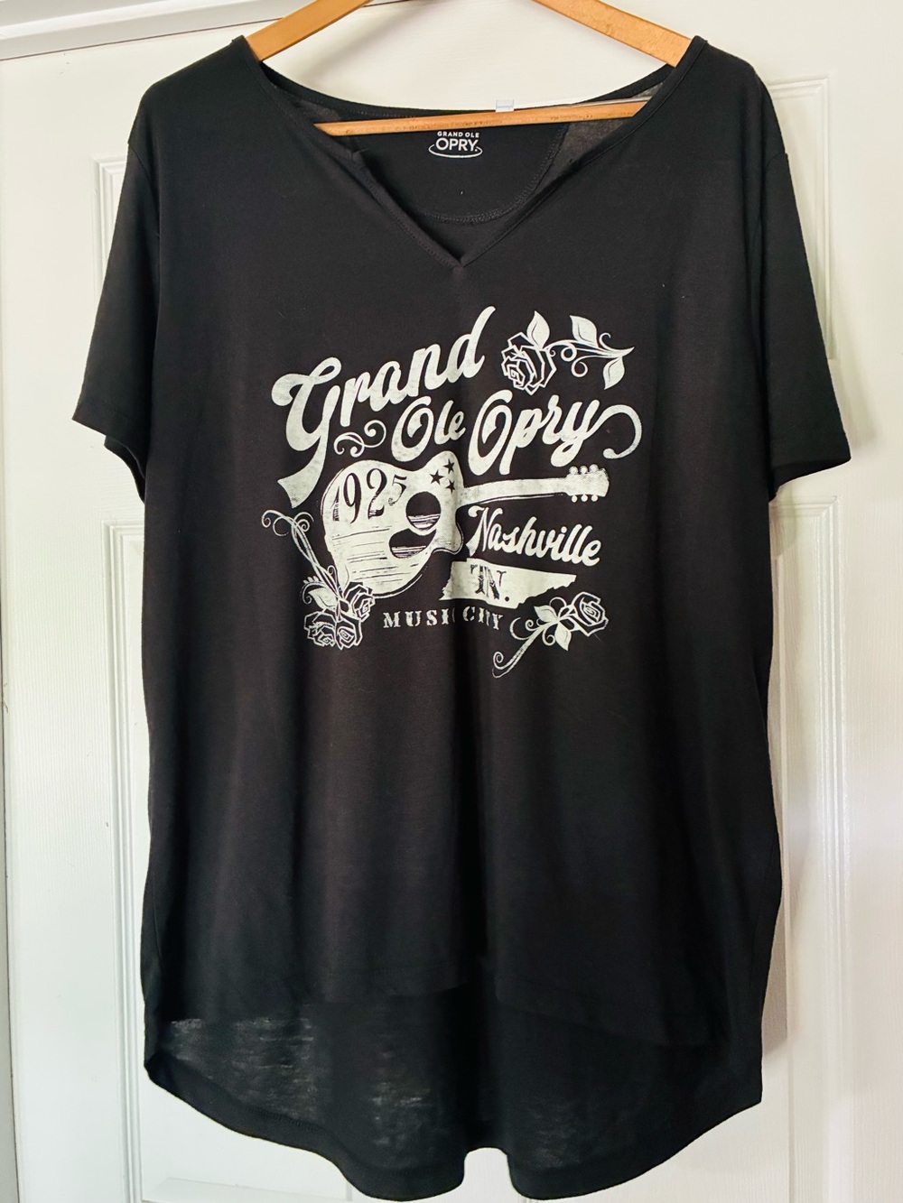 Grand Ole Opry T shirt 2XL Like New Dolly Parton guitar Nashville Shirt country